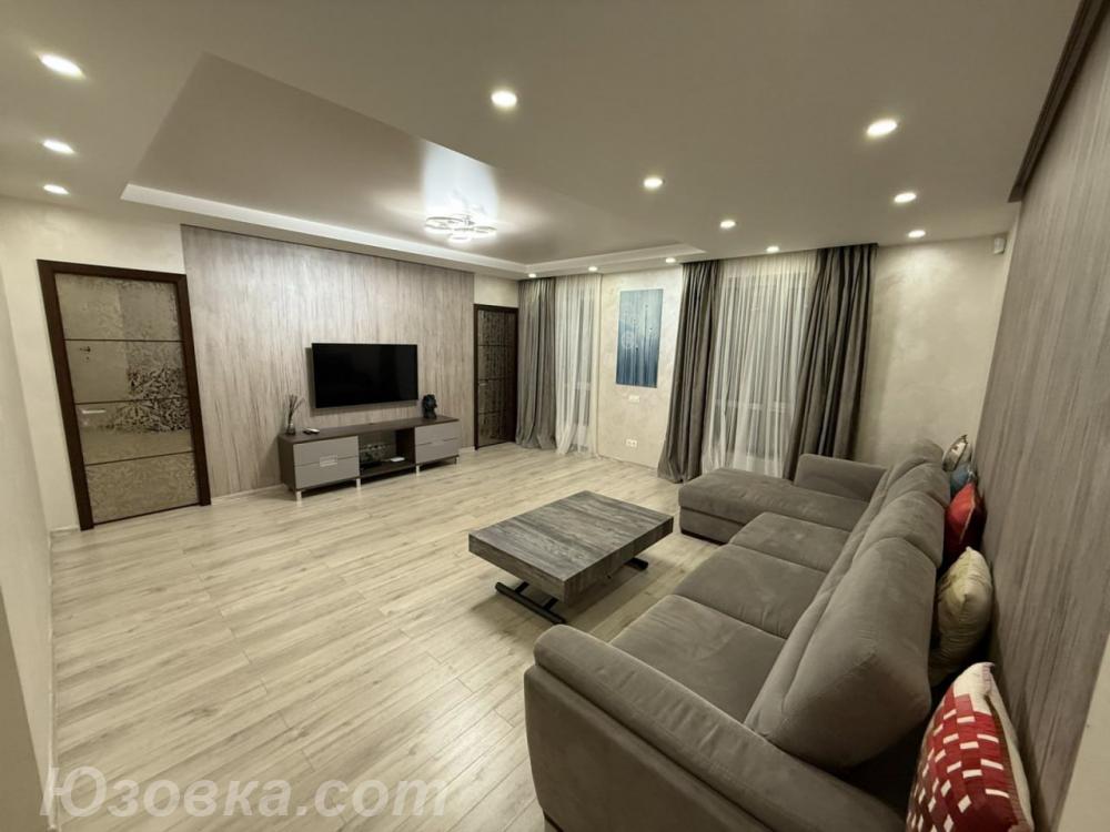 3-комн. квартира, 106м², с мебелью, 9/9 эт., ДОНЕЦК