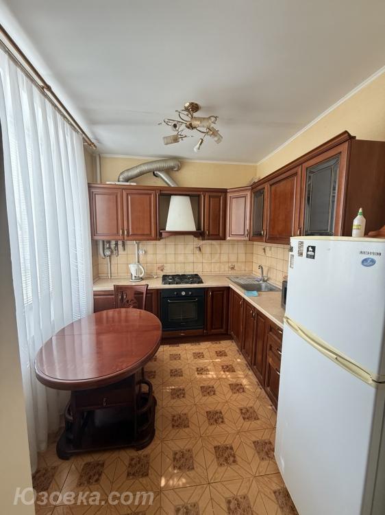 2-комн. квартира, 52 м², вторичка, 2/4 эт., ЛУГАНСК