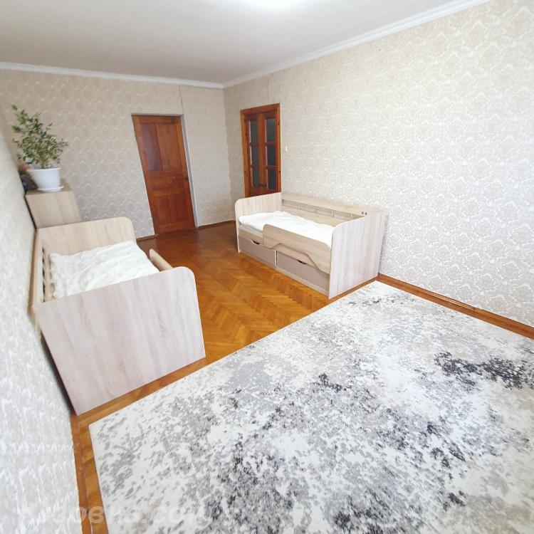 3-комн. квартира, 56м², с мебелью, 3/9 эт., ДОНЕЦК