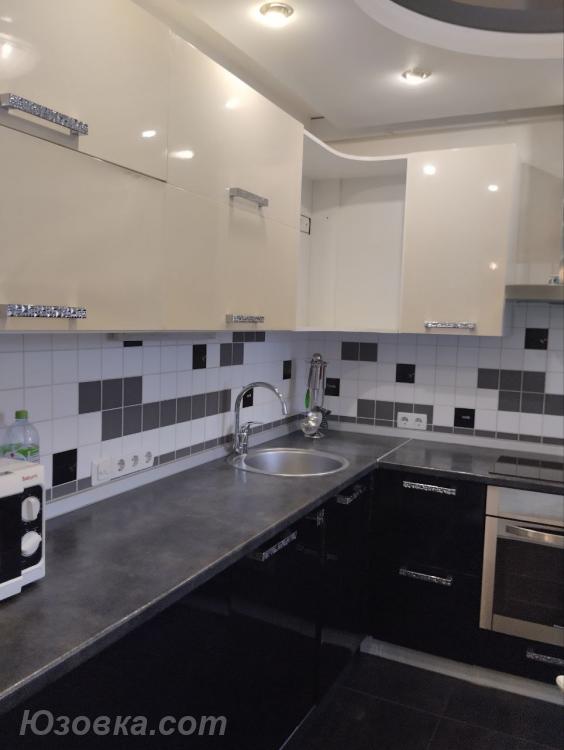 3-комн. квартира, 70 м², вторичка, 8/10 эт., ДОНЕЦК
