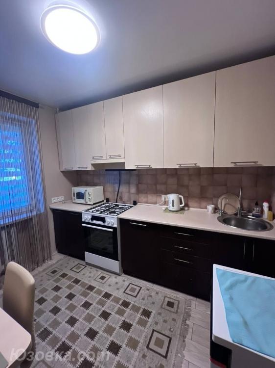 3-комн. квартира, 65м², с мебелью, 2/5 эт., ДОНЕЦК