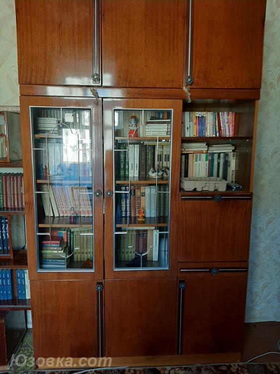 шкафы для посуды и книг