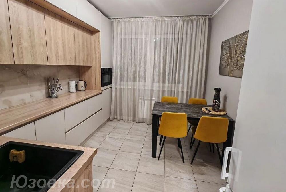 3-комн. квартира, 109м², с мебелью, 3/5 эт., ДОНЕЦК