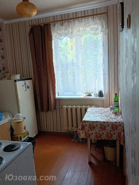 3-комн. квартира, 70 м², вторичка, 1/2 эт., ДОНЕЦК