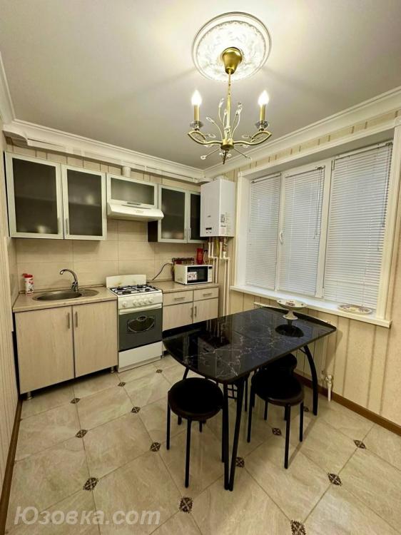 2-комн. квартира, 53м², с мебелью, 2/5 эт., ДОНЕЦК