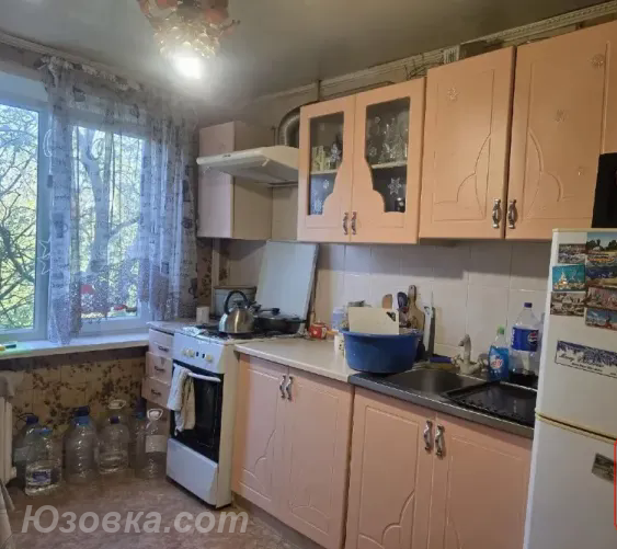 3-комн. квартира, 64 м², вторичка, 4/9 эт., ДОНЕЦК