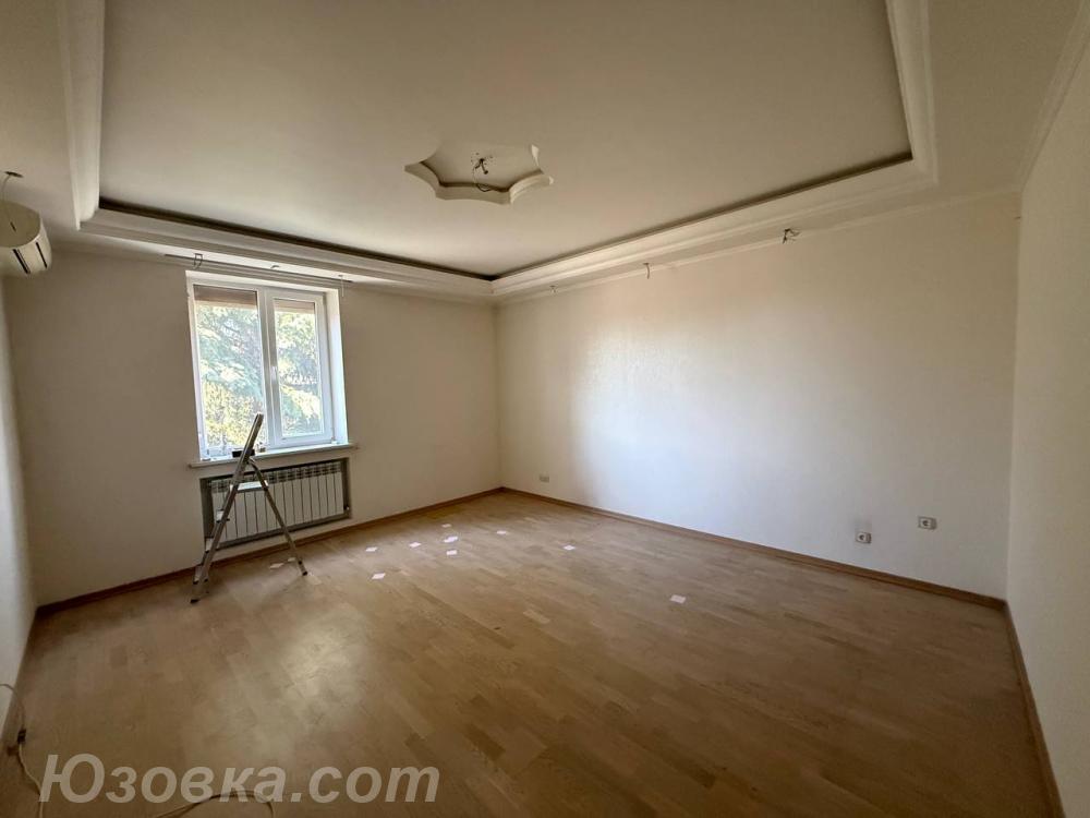 3-комн. квартира, 146 м², вторичка, 3/3 эт., ДОНЕЦК