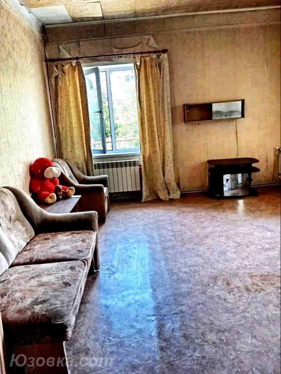 3-комн. квартира, 110 м², вторичка, 2/2 эт., Макеевка