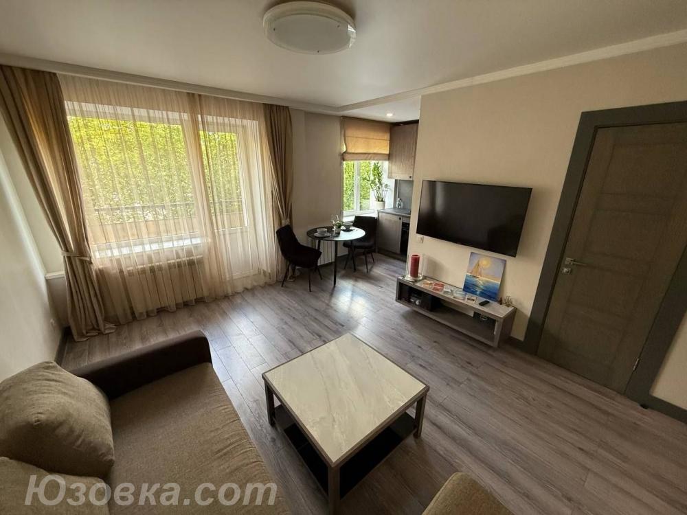 студия квартира, 42м², с мебелью, 3/5 эт., ДОНЕЦК