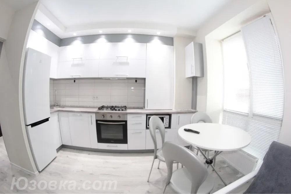 1-комн. квартира, 42м², с мебелью, 2/5 эт., ДОНЕЦК