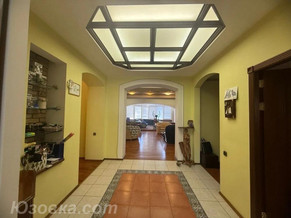 4-комн. квартира, 176 м², вторичка, 3/10 эт., ДОНЕЦК