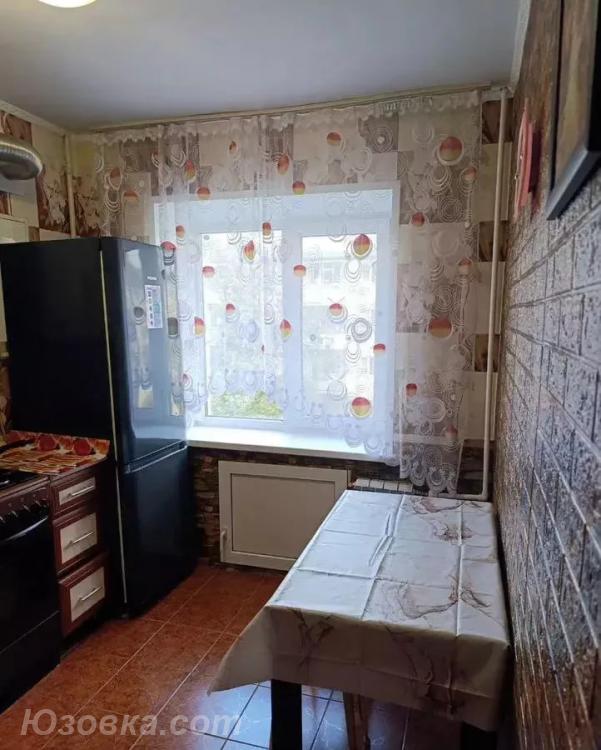 2-комн. квартира, 43м², с мебелью, 4/10 эт.