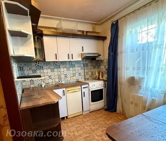 3-комн. квартира, 70 м², вторичка, 1/9 эт., ДОНЕЦК